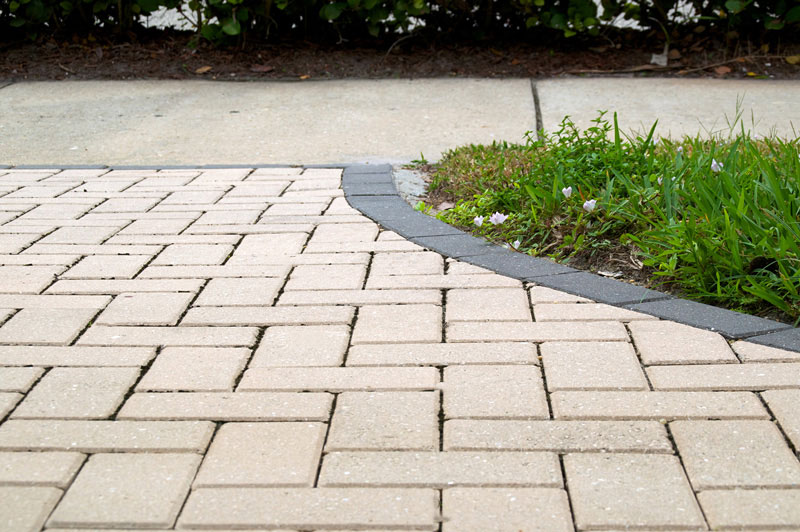 Borders in Treasure Coast by Patriot Pavers Landscape & Lighting Inc. 