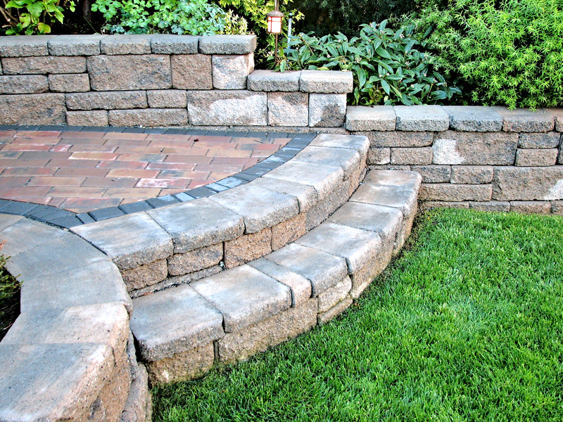 Retaining Walls in Treasure Coast by Patriot Pavers Landscape & Lighting Inc. 